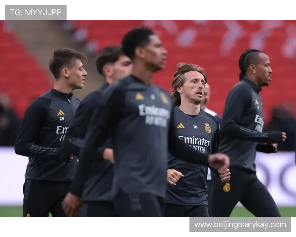 多特蒙德激情对决解析全场亮点回顾与战术布局深度剖析