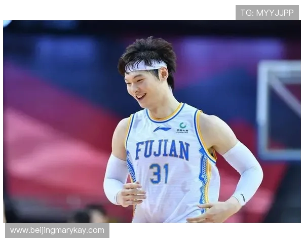 王哲林状态回暖带领球队强势反弹再度成为球场内外焦点人物