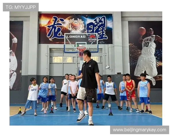 篮球新时代:探索全方位训练与战术革新助力年轻球员成长之路