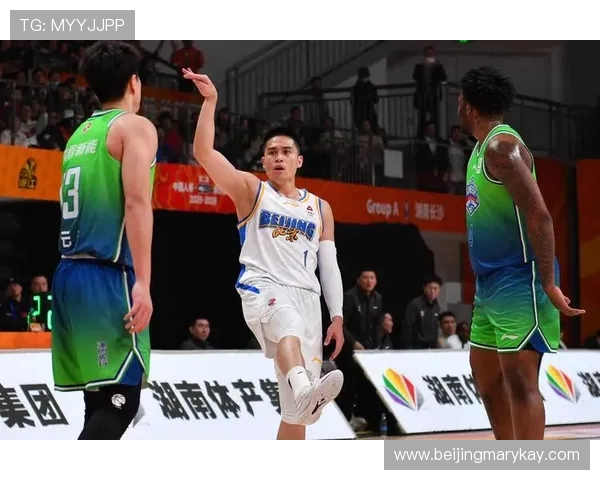 北京篮球队耐力变革引发热议球迷期待新赛季的精彩表现与突破 北京篮球队耐力变革引发热议球迷期待新赛季的精彩表现与突破